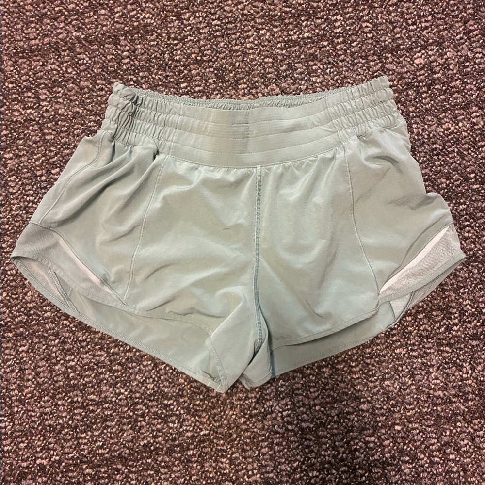 Lulu hotty hot shorts 2.5” inseam size 6